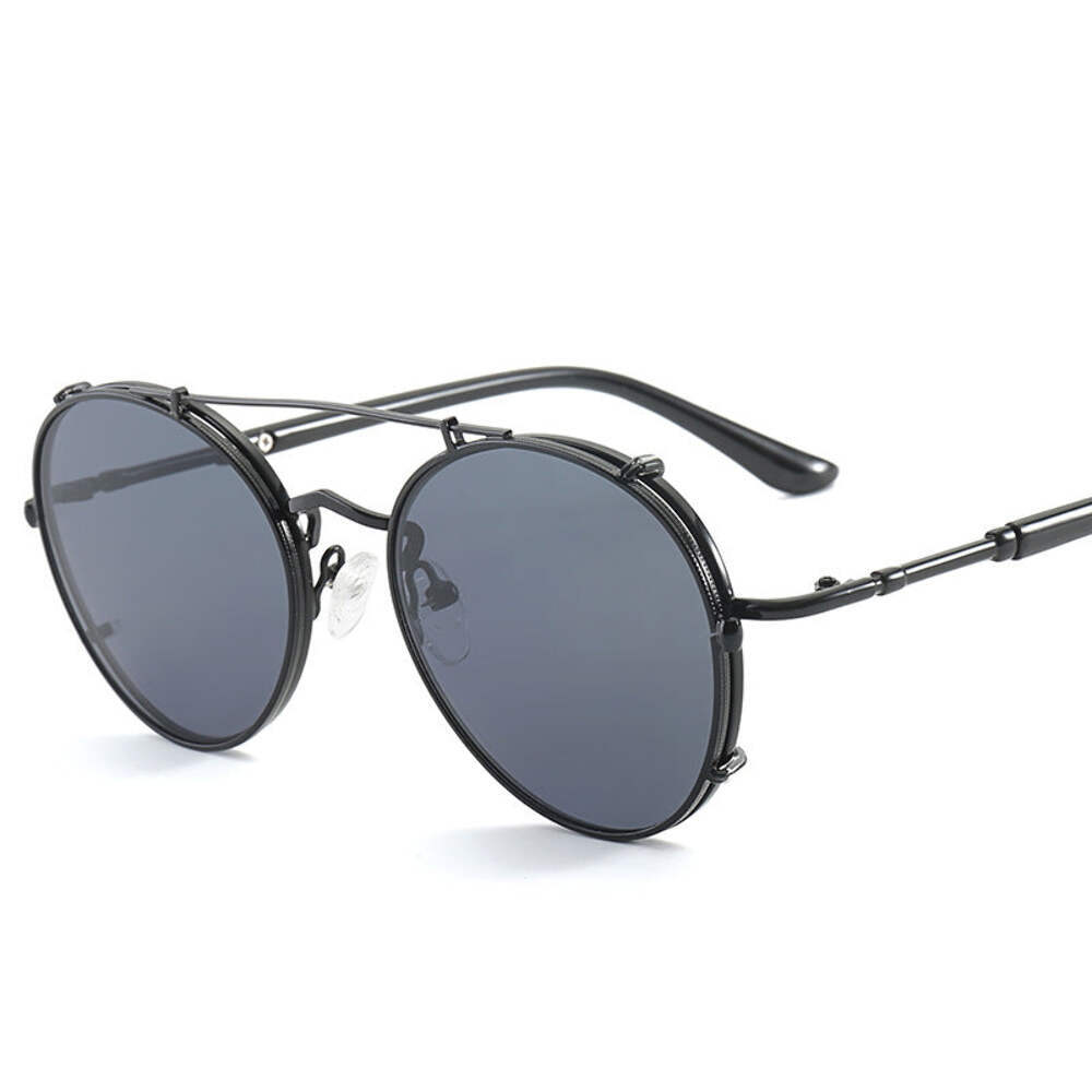 Trendy Women's UV400 Sunglasses with Metal Frame & PC Lens for Any Outfit  