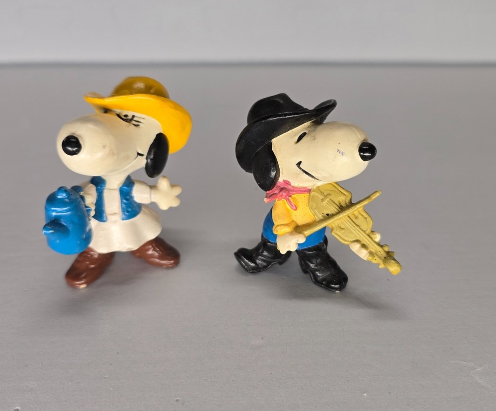 vintage snoopy pvc figures, western snoopy, cowboy snoopy. Lot of 2