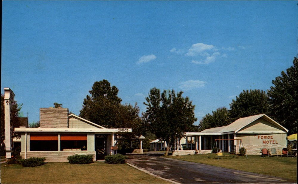 Forge Motel ~ Pigeon Forge Tennessee ~ unused 1950s-60s postcard