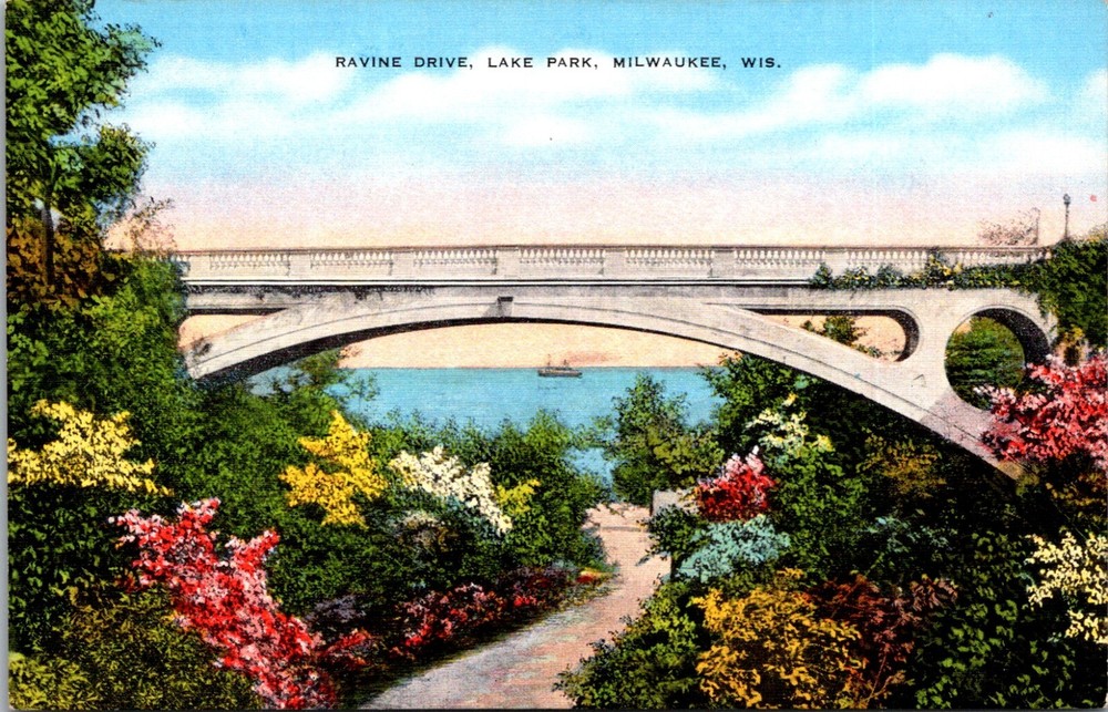 Milwaukee Wisconsin Lake Park Bridge Ravine Drive Lake Michigan Postcard   27385