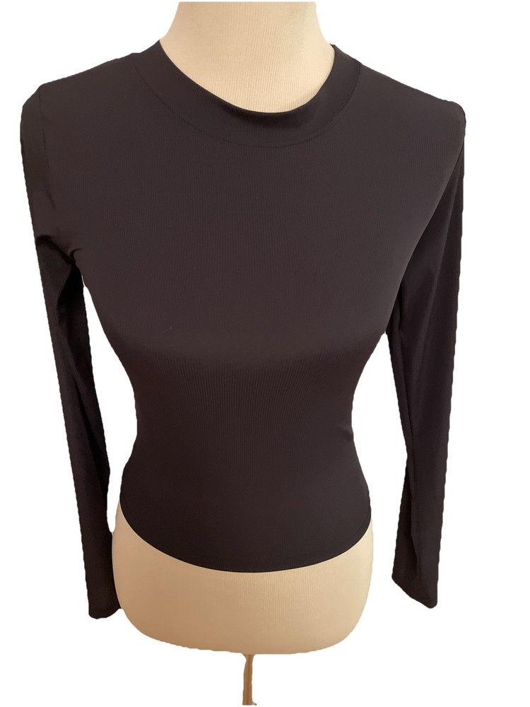 NWT New Uniqlo Ribbed Stretch Cropped Long Sleeve Women’s Size M