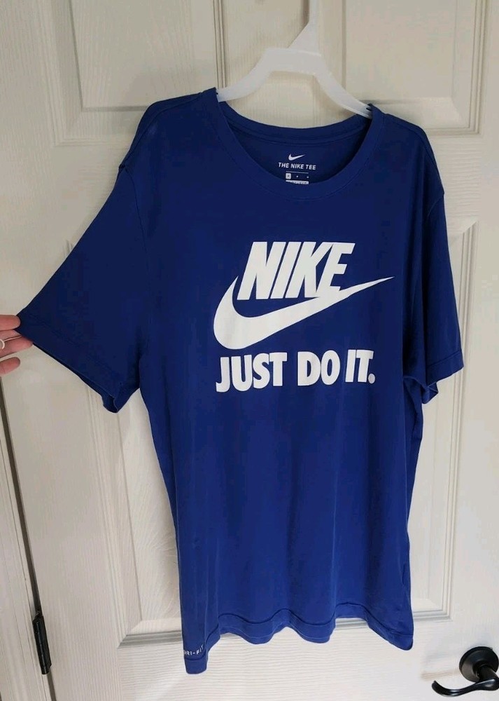 Nike T-Shirt Men Size MEDIUM Nike Dry-Fit Color Blue