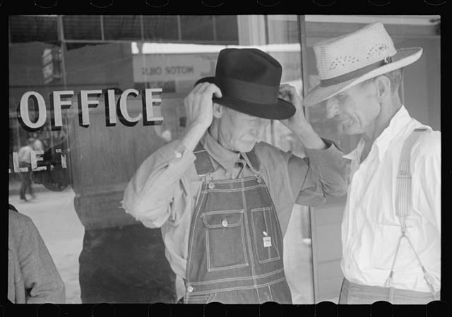 Photo:Crossville Tennessee 1930s Resettlement Office Men in Hats Overalls