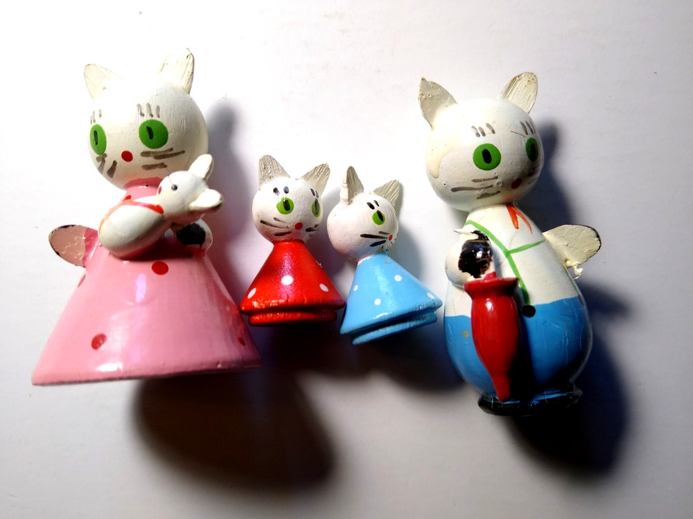 Vintage Italian Wooden Cat Family Figurines Hand Painted Lot of 4