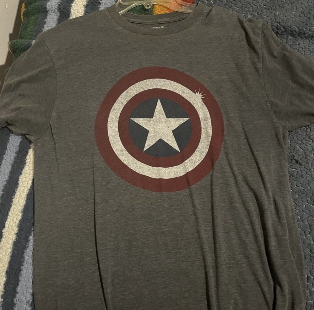 Marvel Comics Captain America Shield Graphic Gray Crew Neck T-Shirt Men’s XL