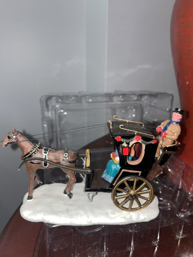 LEMAX 2000 HANSOM Cab Christmas Table Accent Poly-Resin Vintage Figurine-image