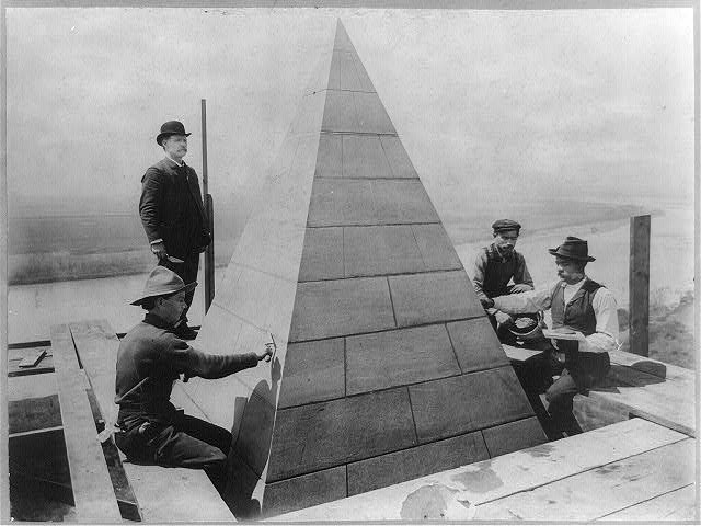 Photo:Sioux City Iowa Floyd Monument 1900s Men Painting Pyramid Statue