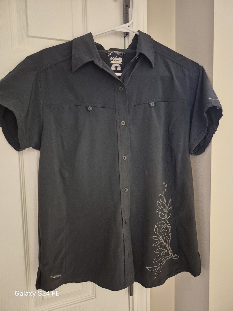 Women's Columbia Titanium Omni-Dry black short sleeve shirt, XL leaf/vine design