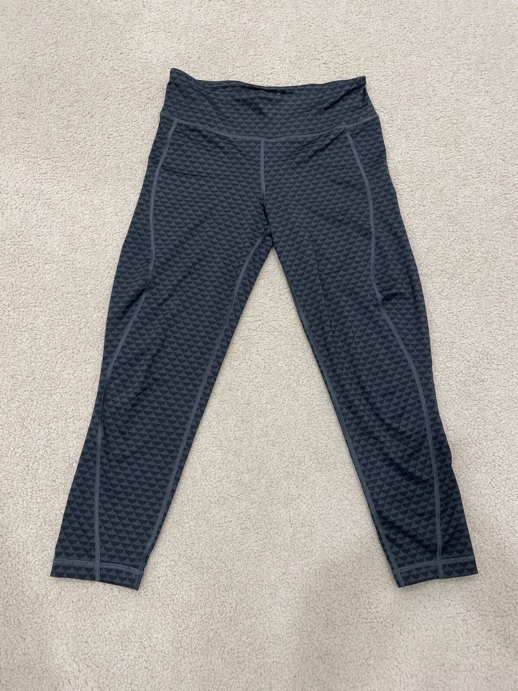 Vineyard Vines Performance Crop Leggings Women’s Size Medium - Tail Pattern
