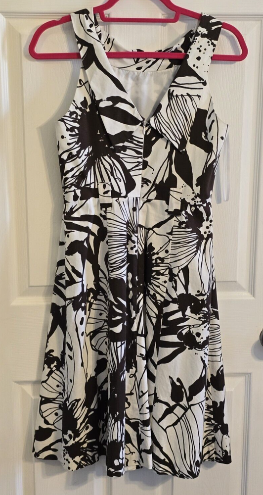 Eliza J New York Black White Floral Fit & Flare Dress Sleeveless V-Neck Size 2