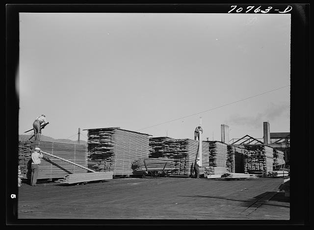 Photo:Tillamook Oregon 1941 Lumberyard at Sawmill Workers
