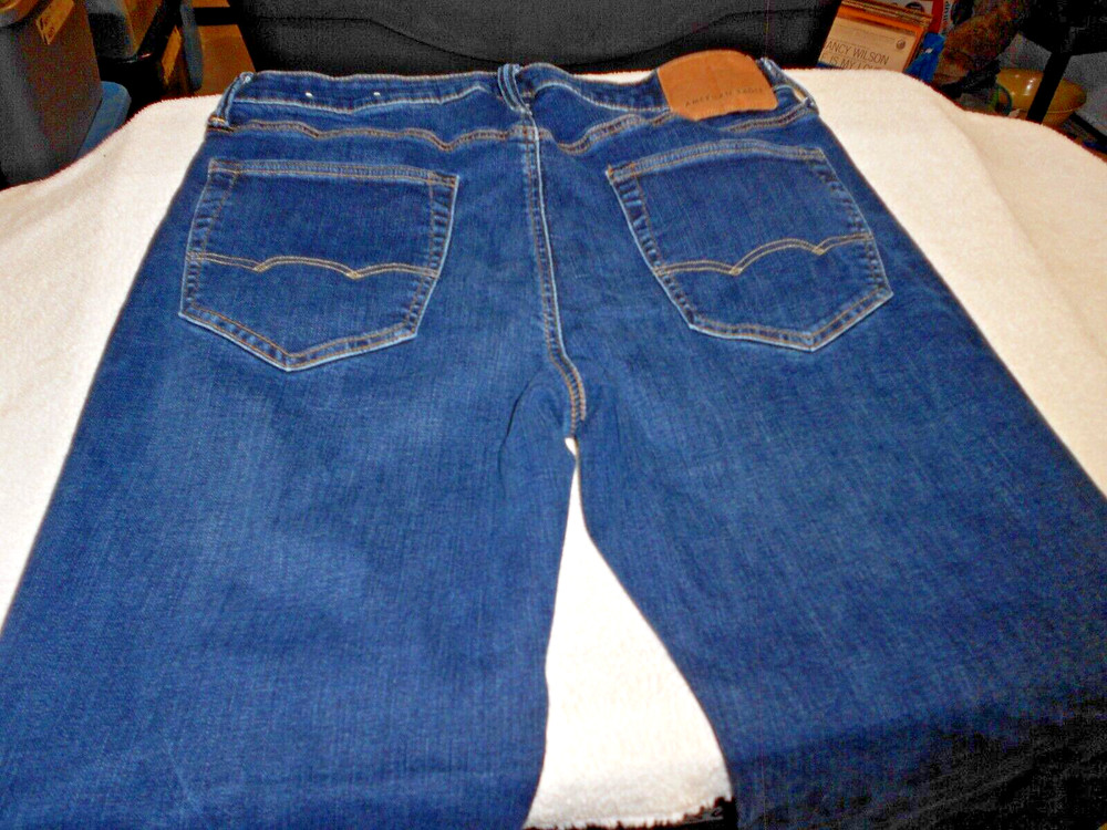 Mens AMERICAN EAGLE STRAIGHT NExT LEVEL AIRFLEX blue jeans 32 x 31 (Actual)