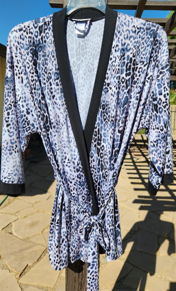 Linea Donatella Pink & Black Cheetah Print Long Sleeve Short Wrap Robe Medium