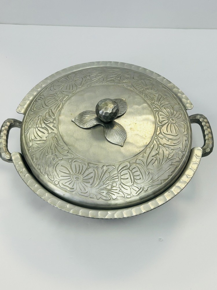 Vintage Everlast Covered Casserole Hand Forged Hammered Aluminum Floral Leaf