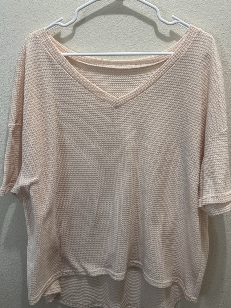 Womens Peach Top - Longer in back, simple but nice texture sz 2x