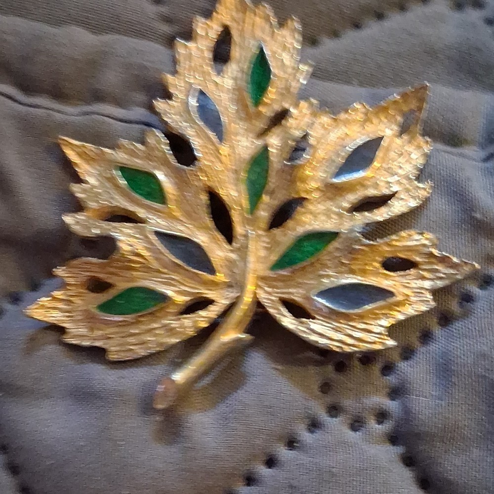Gold Tone Leaf Brooch Pin Green Accents Nature Theme Vintage Fashion Jewelry