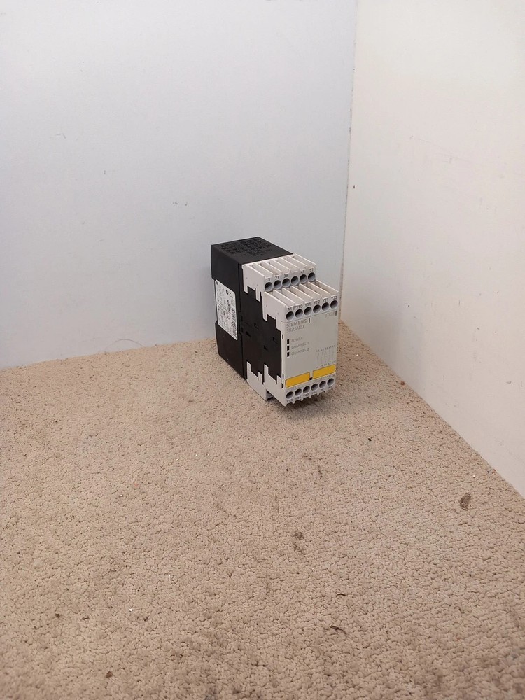 Siemens 3TK2825-1AL20 Safety Relay