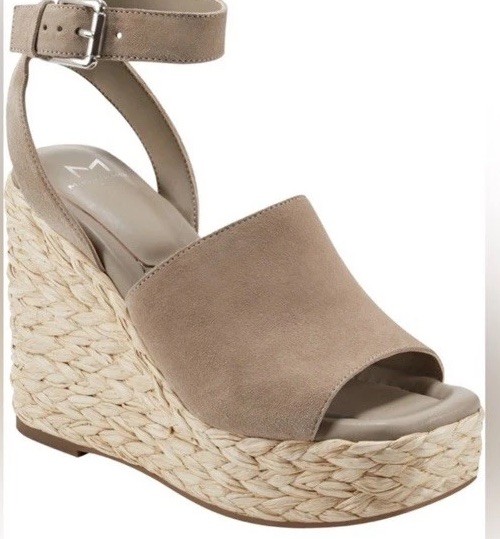 NIB Marc Fisher Nelly  Wms 9 Natural Genuine  Suede Wedge Espadrille Sandal