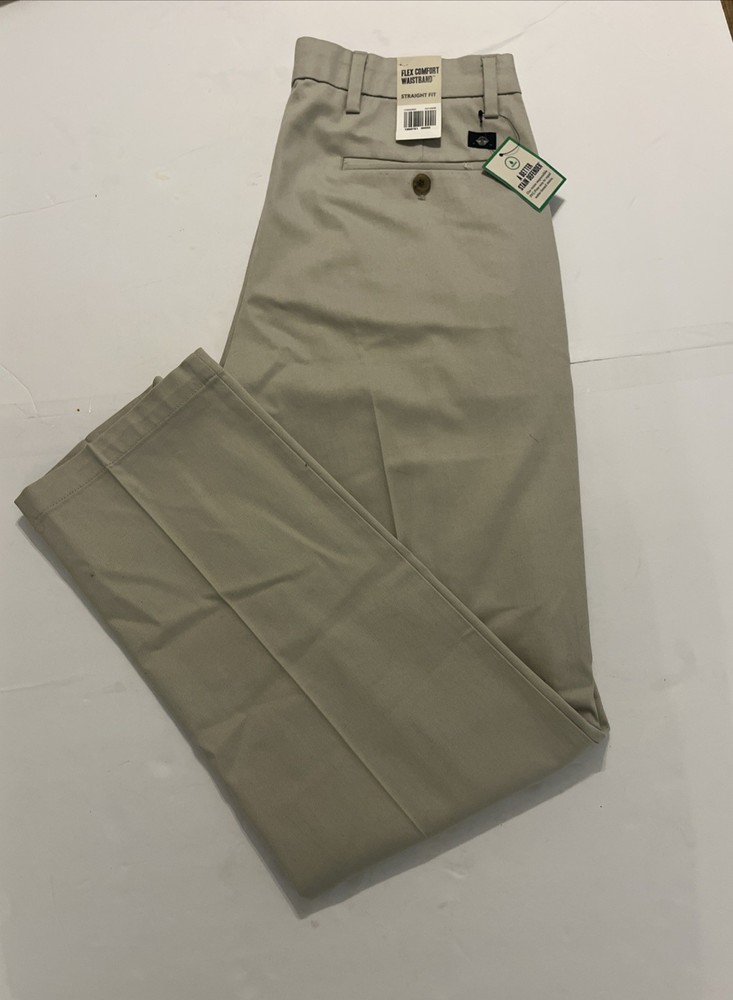DockERS Men's Stain Defender Khakis, Size 30/32.Flat Front, Cotton. New With Tag