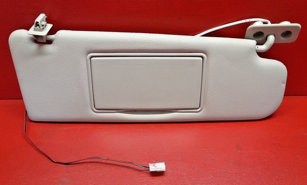 1998-2000 Volvo V70 S70 Right Passenger Illuminated Sun Visor Mirror
