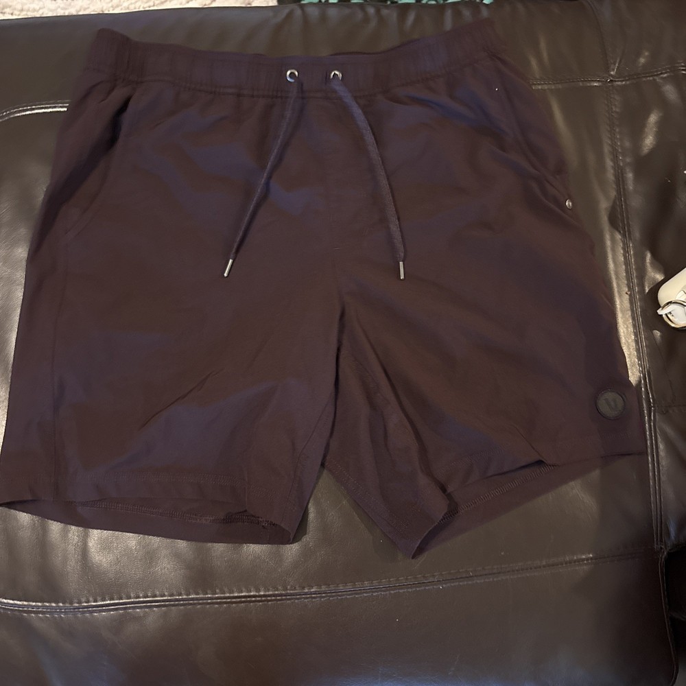 7” Vuori men’s shorts burgundy great condition