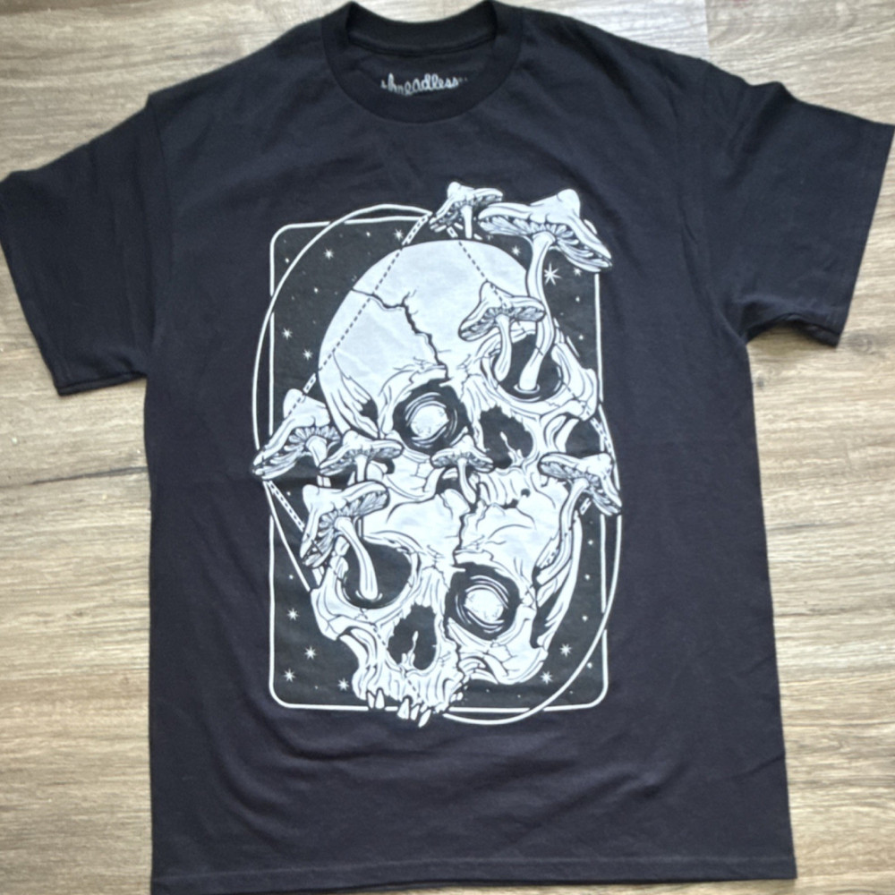 Threadless Men's Black Skull Mushroom Graphic Print Crew Neck T-Shirt Size M