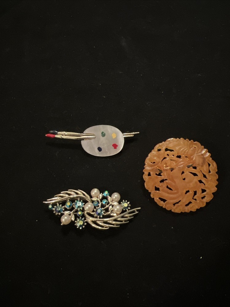 Lot Of 3 Vintage Brooches 1 Lisner Brand One Has Mother Of Pearl
