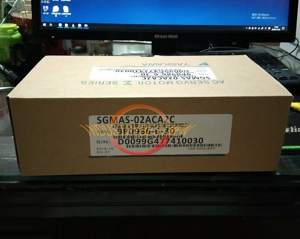 1PCS Yaskawa Servo Motor SGMAS-02ACA2C NEW