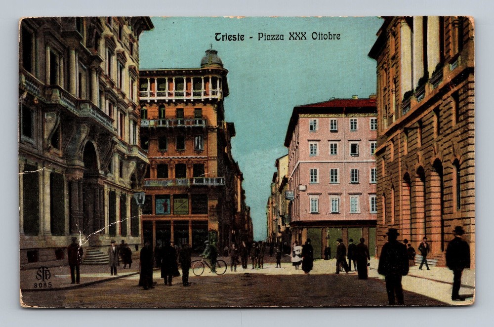 Italy- Trieste Plaza XXX October Standard Souvenir Postal Old Vintage Postcard