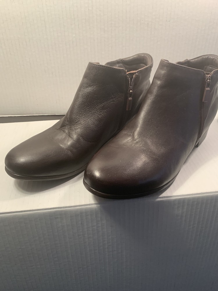 Wide 💯 % Kid Soft Leather Trotter Brown Ankle Boots Sz 10 Wide.