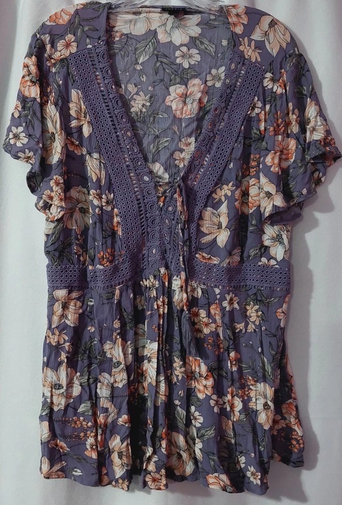 Torrid Babydoll Shirt Size 2 Gauze Crochet Inset Lace Up Top Purple Floral Boho