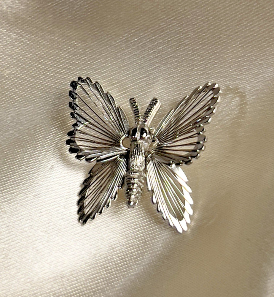 Vintage Estate Costume Jewelry  Brooch Pin Monet silver tone Butterfly signed