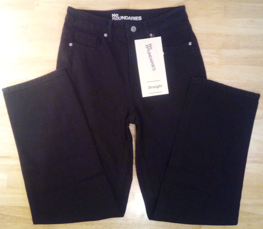 No Boundaries Black Wash High-Rise Straight Leg Jeans 30