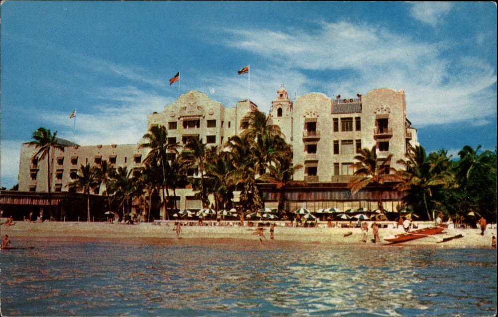 Honolulu Hawaii Waikiki Royal Hawaiian Hotel catamaran unused vintage postcard