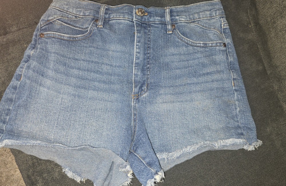 Sofia Vergara High Rise Shortie Shorts Denim Womens Size 6 Distressed Hem