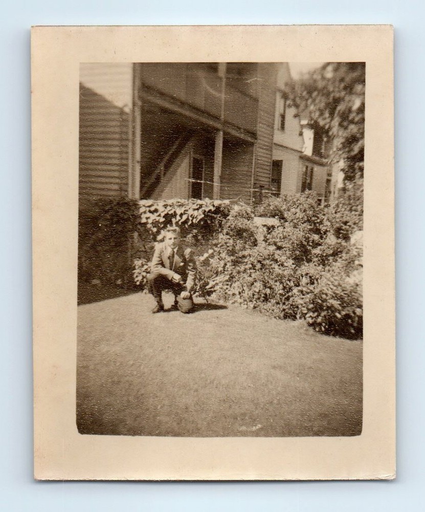 Old Vintage Photo SOLO MAN IN YARD BY HOUSE ORIGINAL SNAPSHOT PICTURE PIC