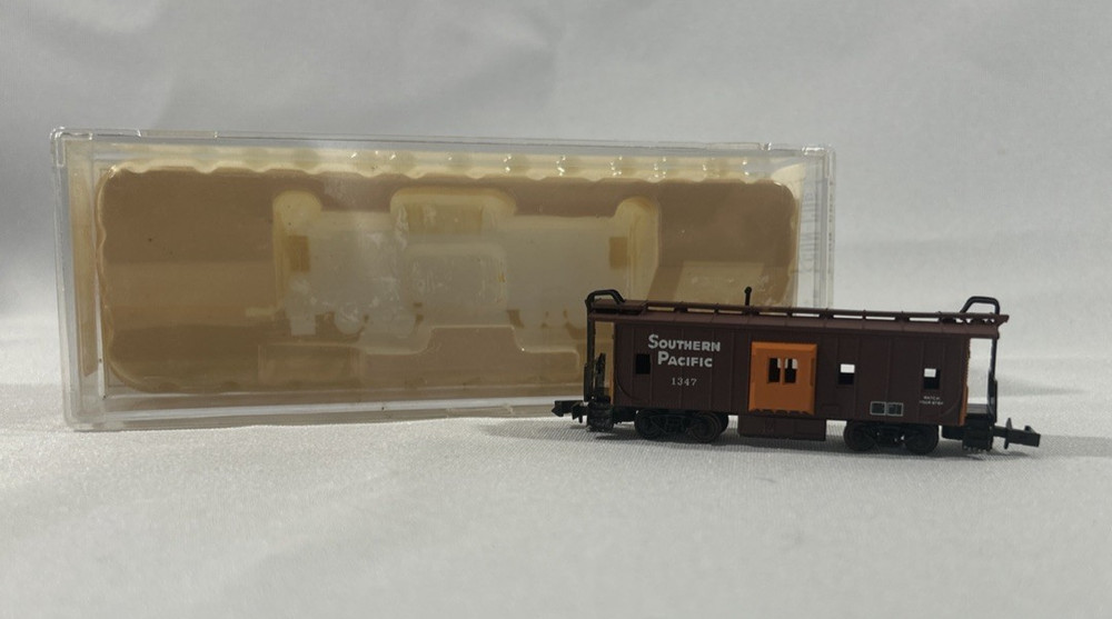 Con-Cor N Scale Bay Window Caboose Southern Pacific #1347