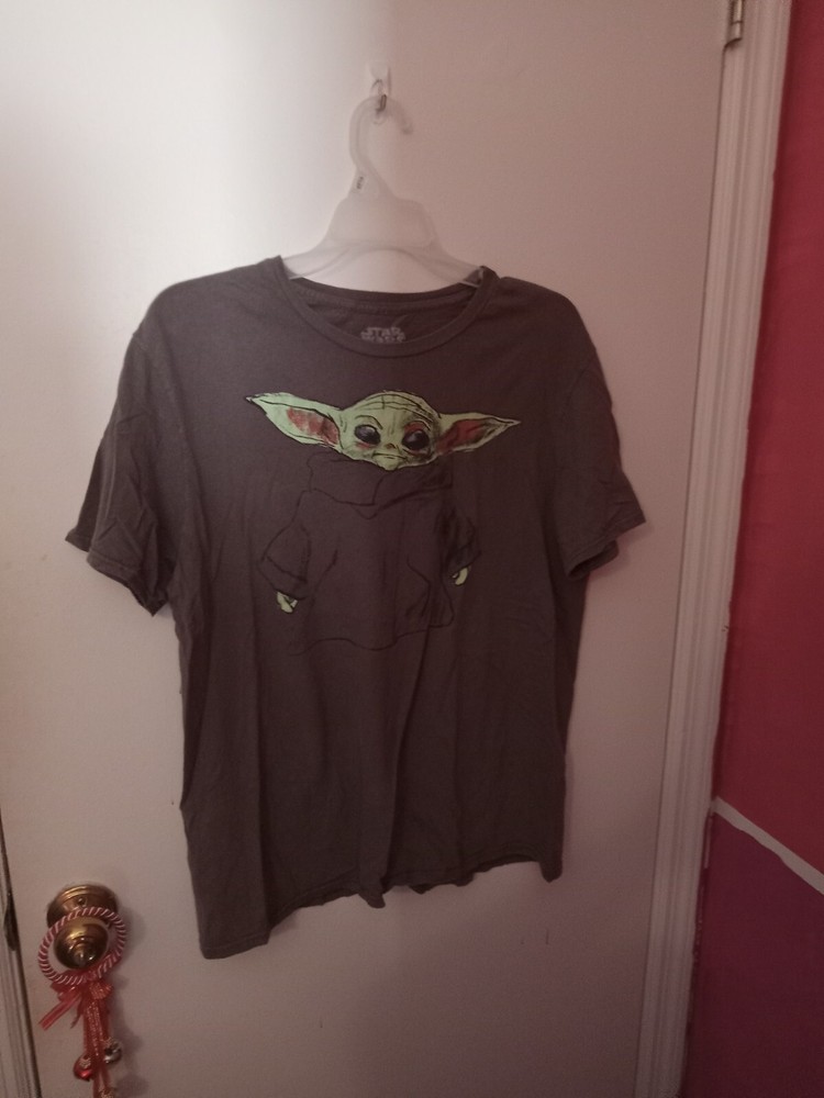 Men's Size L Star Wars Grogu Baby Yoda Graphic Tshirt