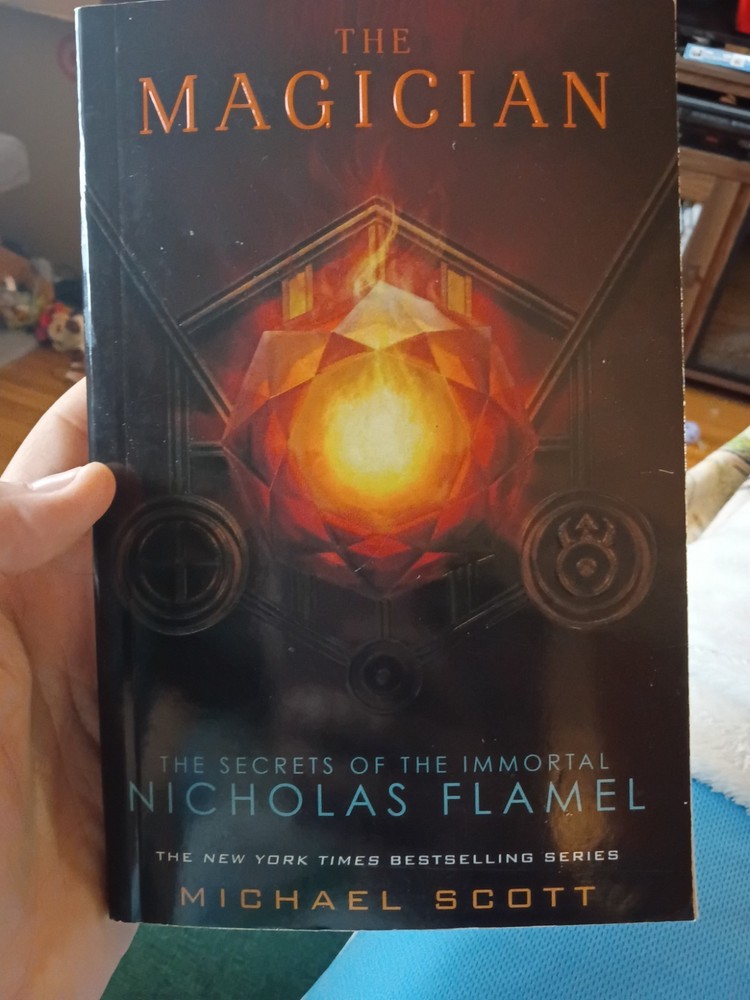 Magician by Michael Scott (2009, Trade Paperback)