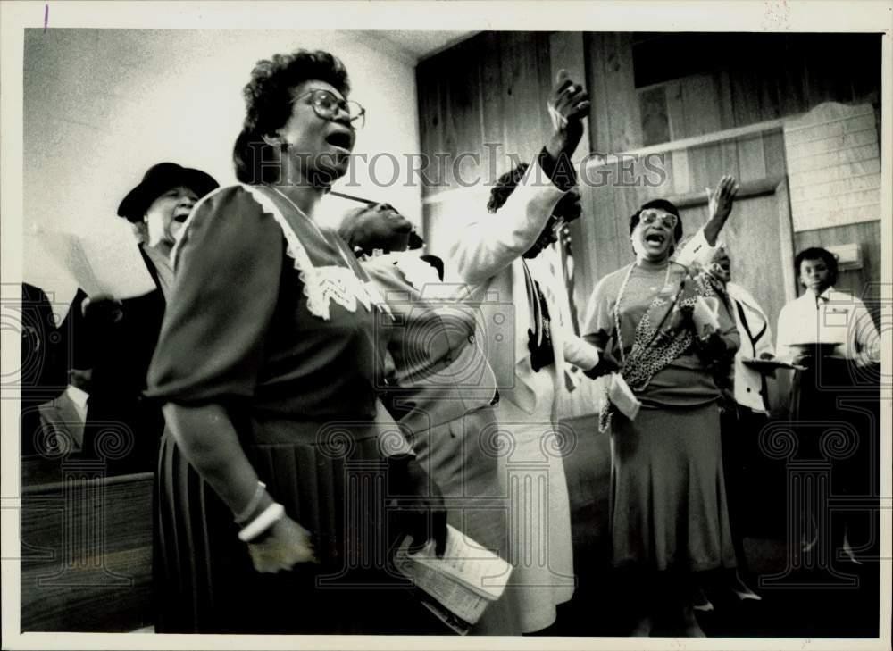 1989 Press Photo Women Singing in Worship at New Saint John Baptist Church