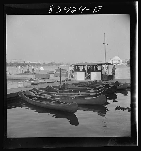 Photo:Washington DC Tidal Basin 1942 Canoes Dock Jefferson Memorial
