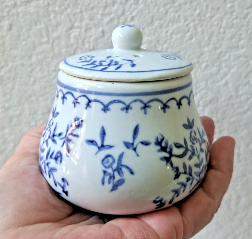 Vintage Culpeper Ginger Pot – Blue & White Floral Ceramic Jar with Pierced Lid