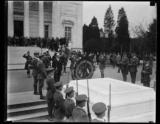 Arlington National Cemetery, Laying wreath at Tomb of Unknown Soldier,