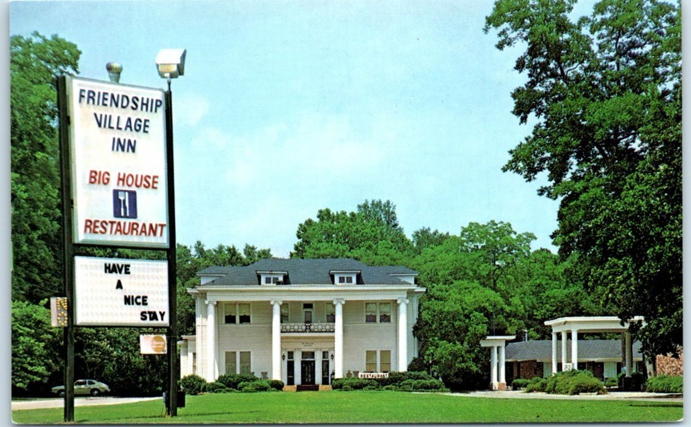 Postcard - Friendship Village Inn - Hazlehurst, Georgia