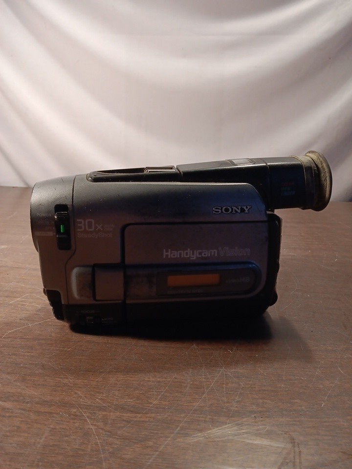 Sony Handycam Vision CCD-TRV72 Hi8 Camcorder (For Parts or Repair)