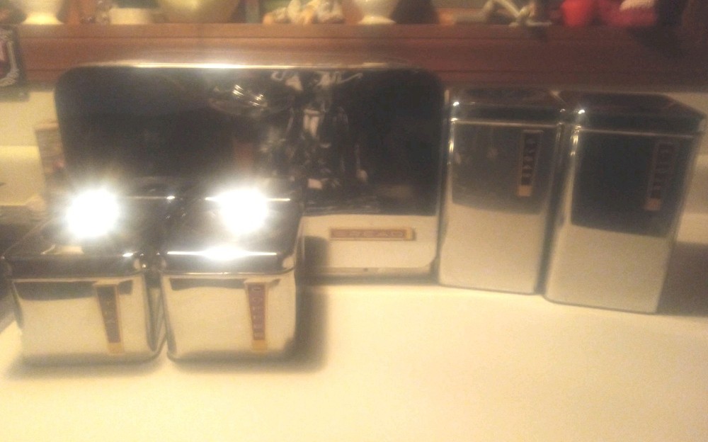 Set Of 5 Vintage Lincoln Beauty Ware Chrome Canisters Set