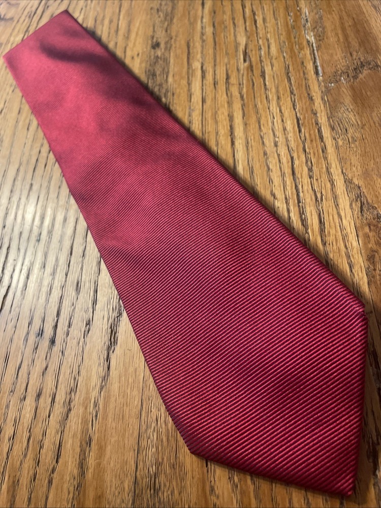 Vintage EUC Burberry Red Ribbed Silk Tie Men’s Necktie Made In Italy