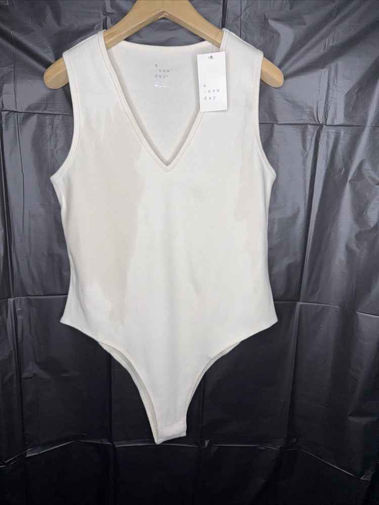 Women's Sleeveless V-Neck Snap Closure Bodysuit in White Size L NWT