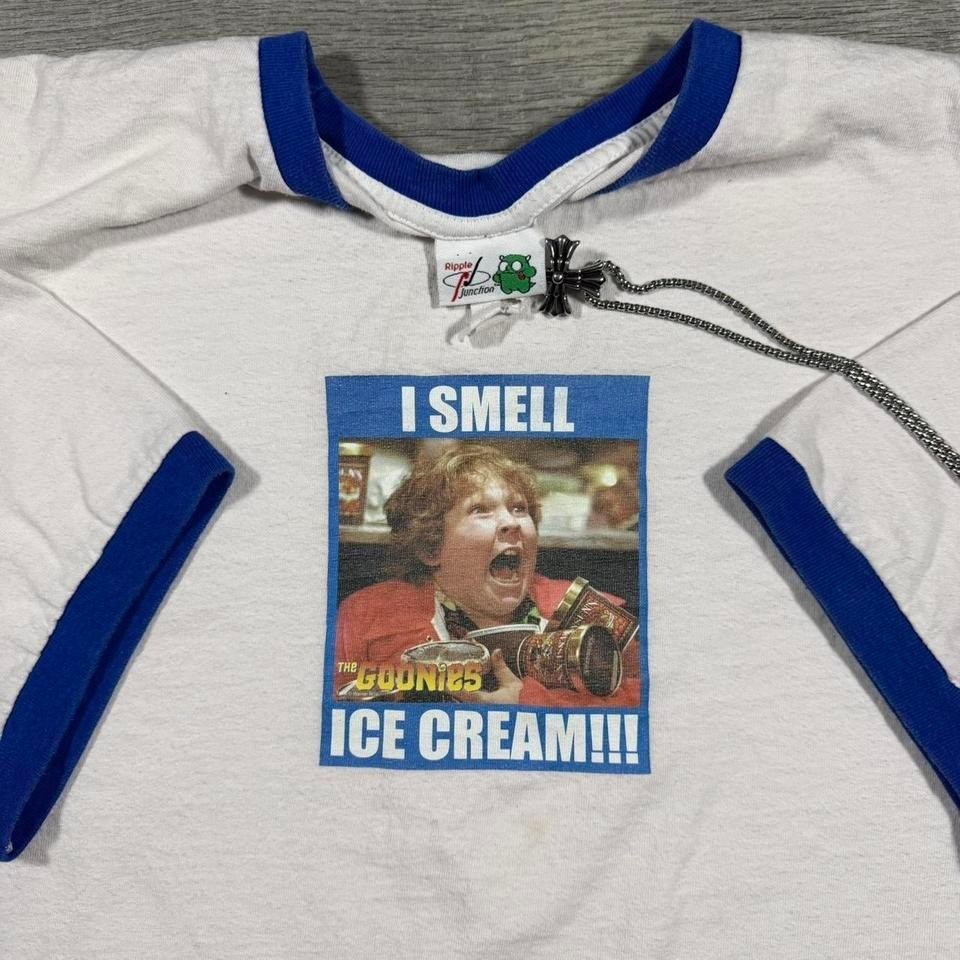 Vintage 90s obscure movie, goonies promo, graphic prints T-shirt, size 2 XL