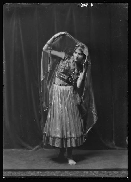 Photo:Roshanara, portrait photograph
